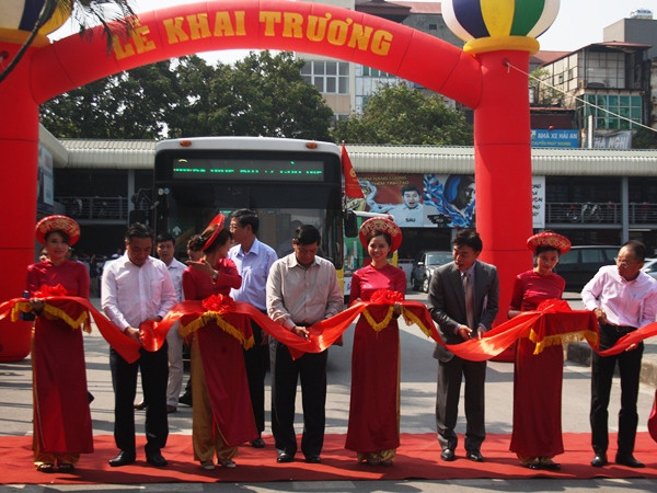 Hà Nội khai trương thí điểm vé tháng điện tử tuyến xe buýt 06 ảnh 1