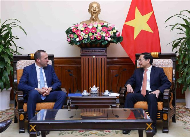 Bộ trưởng Bộ Ngoại giao Bùi Thanh Sơn tiếp Thứ trưởng Ngoại giao Italy ảnh 2