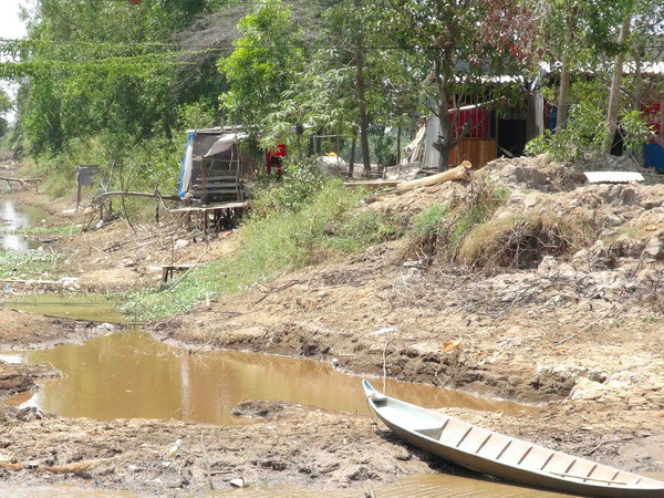 Giao thông thủy tê liệt, sông rạch cạn trơ đáy tại ĐBSCL ảnh 1