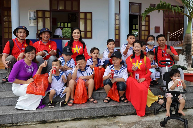 Trân trọng các thế hệ quân dân bám giữ biển đảo của Tổ quốc ảnh 2