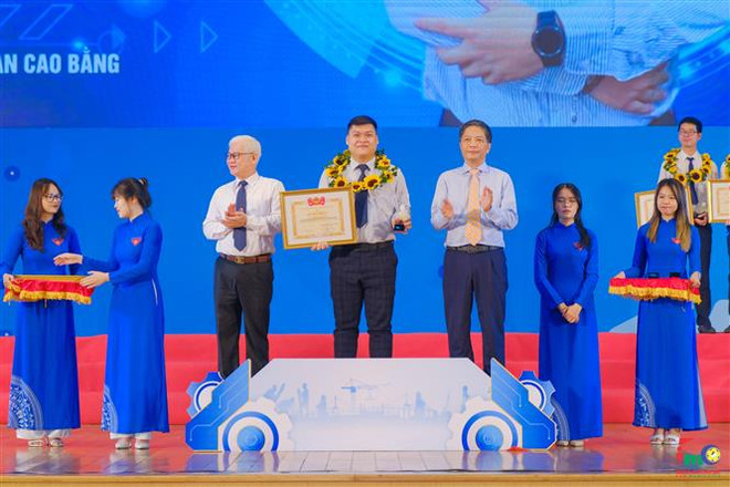 Kỹ sư dân tộc Tày nâng cao chất lượng sóng di động ở vùng cao ảnh 1