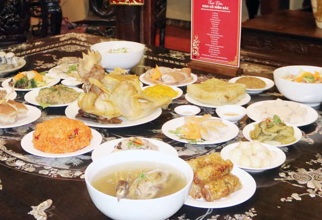 Kiều bào ấn tượng với ẩm thực truyền thống ngày Tết dân tộc ảnh 1