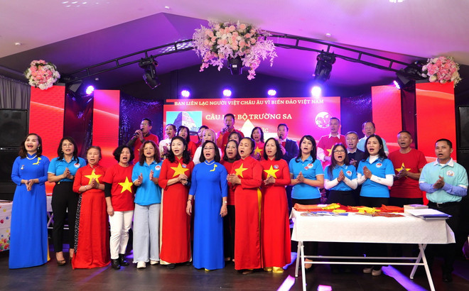 ttxvn_cau lac bo truong sa tai duc (1).jpg