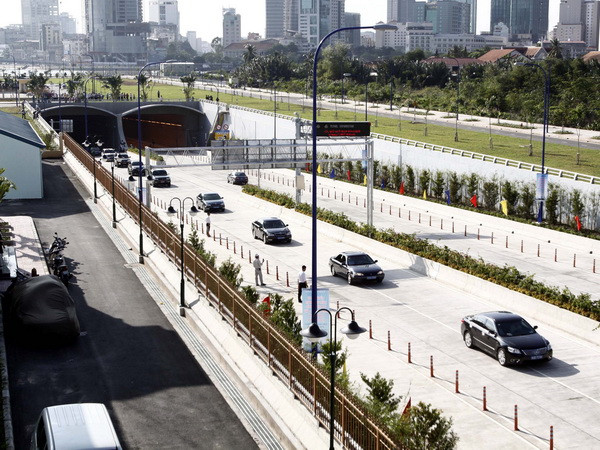 Hầm Thủ Thiêm: 22 vụ vi phạm giao thông mỗi giờ ảnh 1