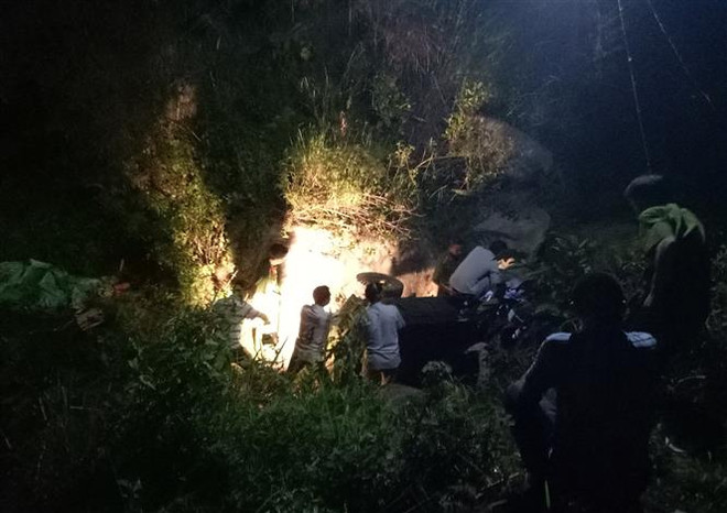 Bắc Kạn: Xe ôtô lao xuống vực sâu khiến 5 người bị thương ảnh 1