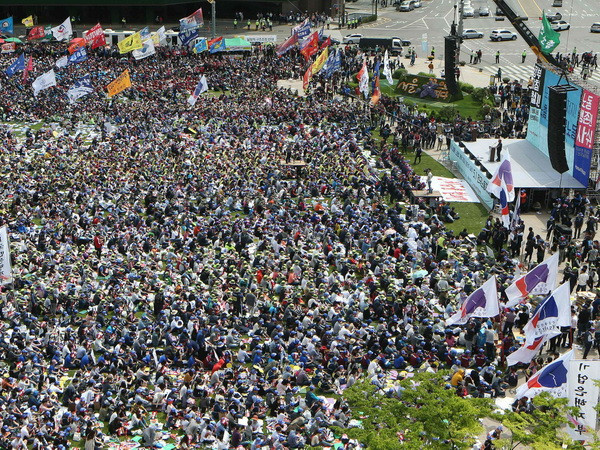 Nhiều cuộc biểu tình nổ ra trong Ngày Quốc tế Lao động ảnh 1