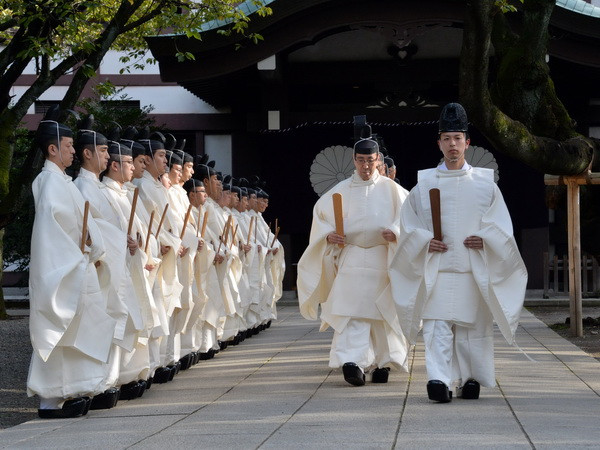 Trung Quốc chỉ trích ông Abe gửi lễ vật tới đền Yasukuni ảnh 1