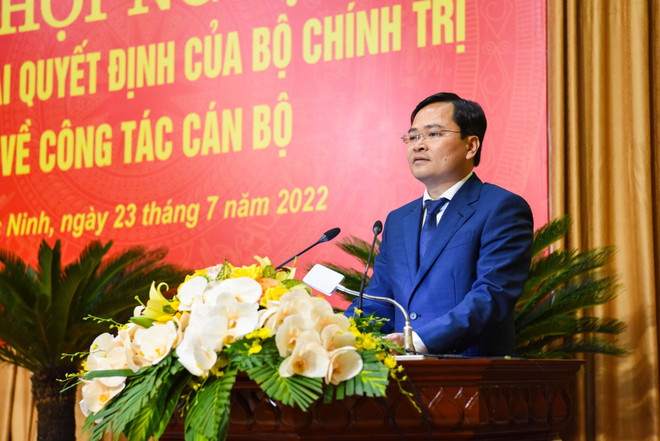 Tân Bí thư Tỉnh ủy Bắc Ninh Nguyễn Anh Tuấn phát biểu tại hội nghị. (Ảnh: Thanh Thương/TTXVN) Ông Nguyễn Anh Tuấn được phân công làm Bí thư Tỉnh ủy Bắc Ninh ảnh 2