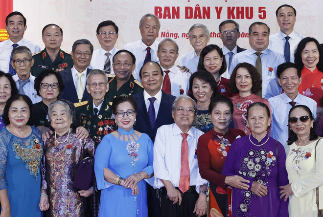 Chủ tịch nước trao danh hiệu Anh hùng LLVTND cho Ban Dân y Khu 5 ảnh 3