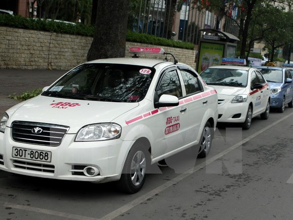 Xe taxi sẽ tiến tới lắp hộp đen và in hóa đơn tiền cước. (Ảnh: Thế Duyệt/TTXVN) Lắp hộp đen taxi: Hiệp hội xin lùi, Tổng cục bảo lưu lộ trình! ảnh 1
