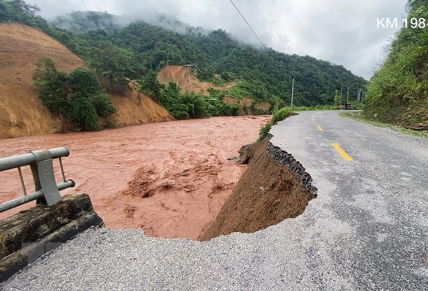 Bộ GTVT chỉ đạo khắc phục nhanh nhất đường bị sụt trượt do mưa lũ ảnh 1
