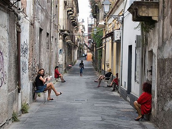 Thị trưởng thủ đô Rome muốn có một khu đèn đỏ ảnh 1