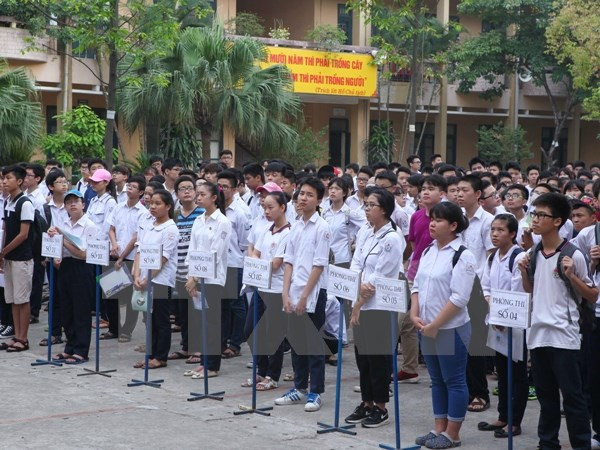 Học sinh Hà Nội dự thi vào lớp 10 năm học 2016-2017. (Ảnh: Quý Trung/TTXVN) Sự kiện trong nước 6-12/6: Du khách Anh tử nạn khi chinh phục Fansipan ảnh 8
