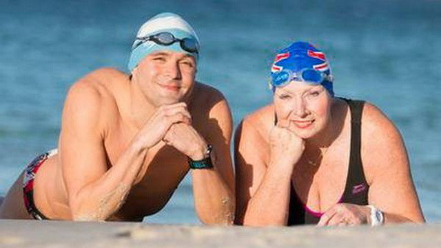 Bơi vượt qua eo biển để kêu gọi hòa bình giữa Anh và Argentina ảnh 1