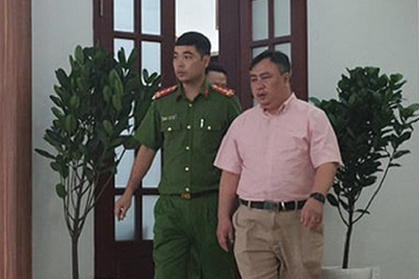 Giám đốc Bệnh viện Mắt TP.HCM Nguyễn Minh Khải bị tạm giam để phục vụ điều tra. (Nguồn: baodautu.vn) Bắt tạm giam Giám đốc Bệnh viện Mắt TP.HCM Nguyễn Minh Khải ảnh 1