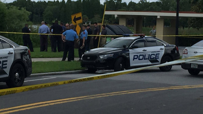 Rùng mình cảnh cá sấu ngậm bộ phận cơ thể người trong miệng ảnh 2