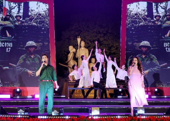 Lắng đọng Chương trình nghệ thuật tri ân chiến sỹ bị địch bắt tù đày ảnh 1