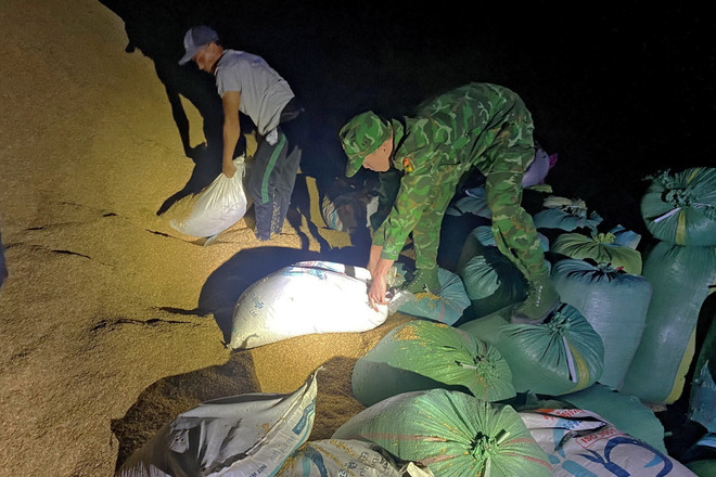 Bắt quả tang đối tượng vận chuyển 1,5 tấn đường cát nhập lậu ảnh 1