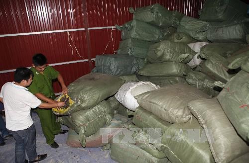 Thu giữ lượng lớn nguyên liệu thuốc bắc không rõ nguồn gốc ảnh 1