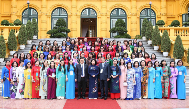 Phó Chủ tịch nước gặp mặt các nhà khoa học nữ ngành giáo dục ảnh 1