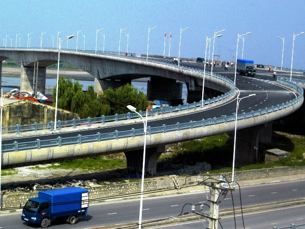 Cầu Vĩnh Tuy xuất hiện nhiều vết nứt ở thân trụ ảnh 1