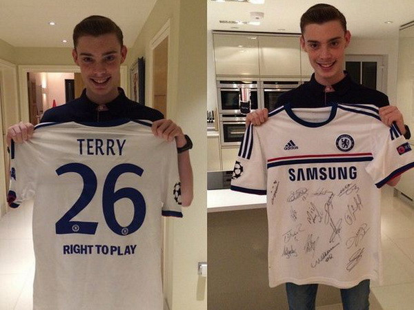 Terry tặng fan Chelsea món quà bất ngờ trong ngày sinh nhật ảnh 1
