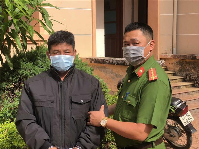 Đối tượng Quân sau khi bị bắt. (Ảnh: TTXVN phát) Đắk Nông: Bắt giữ đối tượng giết bạn nhậu rồi bỏ trốn ảnh 1