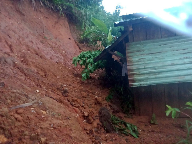 Mưa lũ lớn gây ngập úng và sạt lở đất tại nhiều địa phương ảnh 1