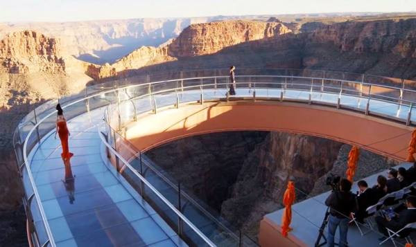 Cô gái khởi nghiệp tuổi đôi mươi trên làng thời trang quốc tế ảnh 4