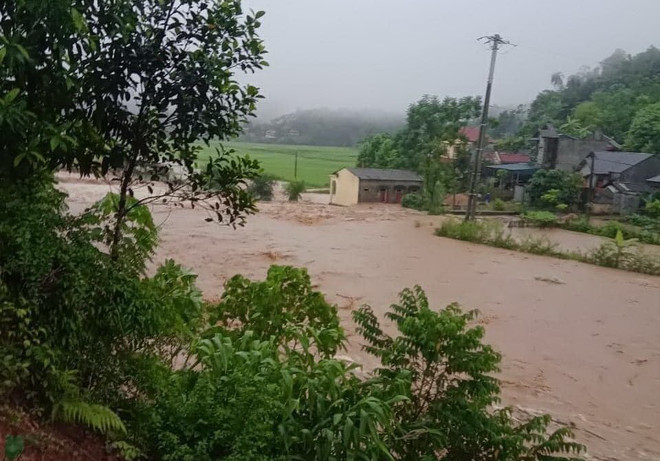 Phú Thọ: Mưa lớn gây thiệt hại nhiều tài sản của người dân ảnh 1