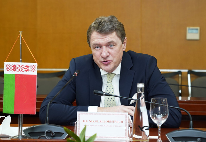 Thứ trưởng Bộ Ngoại giao Cộng hòa Belarus Nikolai Alborisevich phát biểu tại buổi làm việc. (Ảnh: Trần Việt/TTXVN) Quan hệ thương mại Việt Nam-Belarus chưa tương xứng với tiềm năng ảnh 3