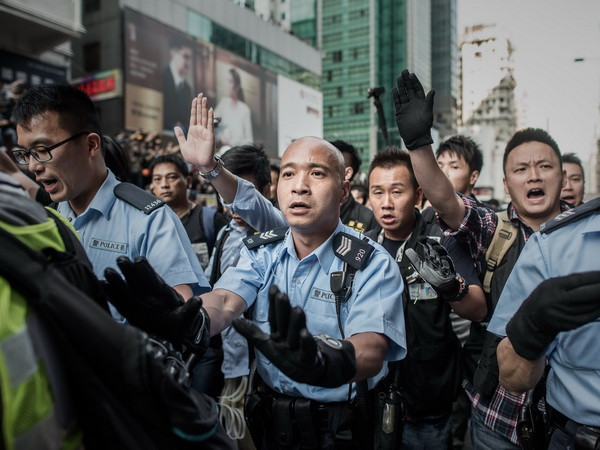 Cảnh sát Hong Kong lên kế hoạch giải tán đám đông biểu tình ảnh 1