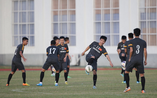 Ảnh U23 Việt Nam tập luyện trước trận "quyết chiến" với Lào ảnh 2