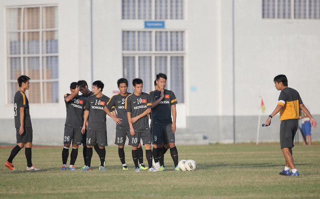 Ảnh U23 Việt Nam tập luyện trước trận "quyết chiến" với Lào ảnh 3