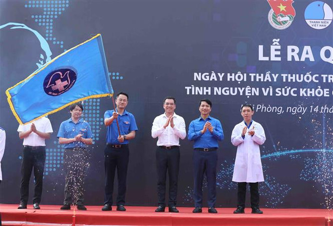 Sôi nổi Lễ ra quân Ngày hội Thầy thuốc trẻ làm theo lời Bác năm 2023 ảnh 1