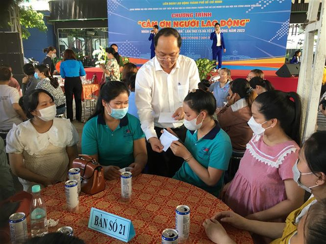 TP.HCM trao 10.000 phần quà thiết thực tôn vinh giá trị người lao động ảnh 2