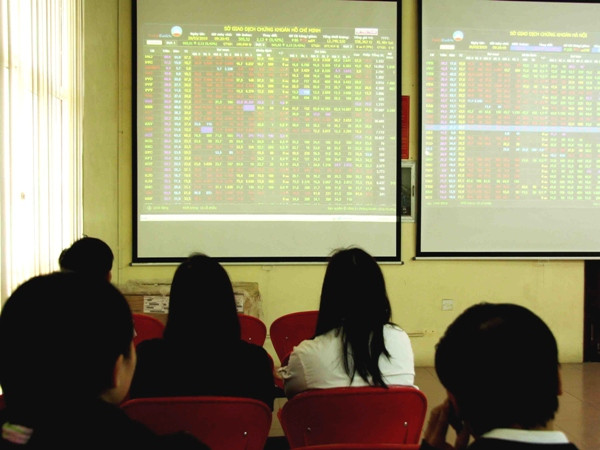 Chứng khoán đầu tuần trượt dốc, VN-Index mất 6,26 điểm ảnh 1