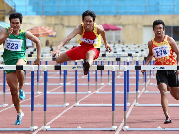 Giải vô địch điền kinh trẻ: Nguyễn Thị Oanh phá 4 kỷ lục quốc gia ảnh 1