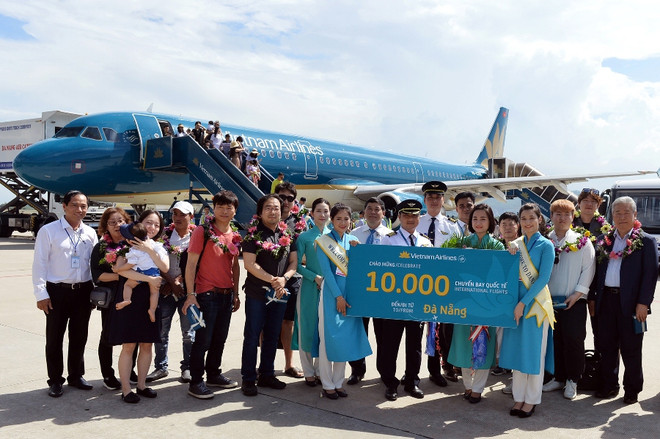 Vietnam Airlines đón chuyến bay quốc tế thứ 10.000 tại Đà Nẵng ảnh 1