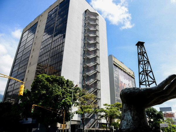 Tổng thống Venezuela​ sẽ rà soát lại tất cả các hợp đồng dầu khí ảnh 1