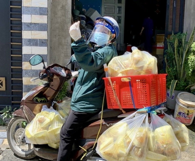Sức dân ở tâm dịch TP.HCM: Những bếp ăn thấm đẫm nghĩa tình ảnh 2