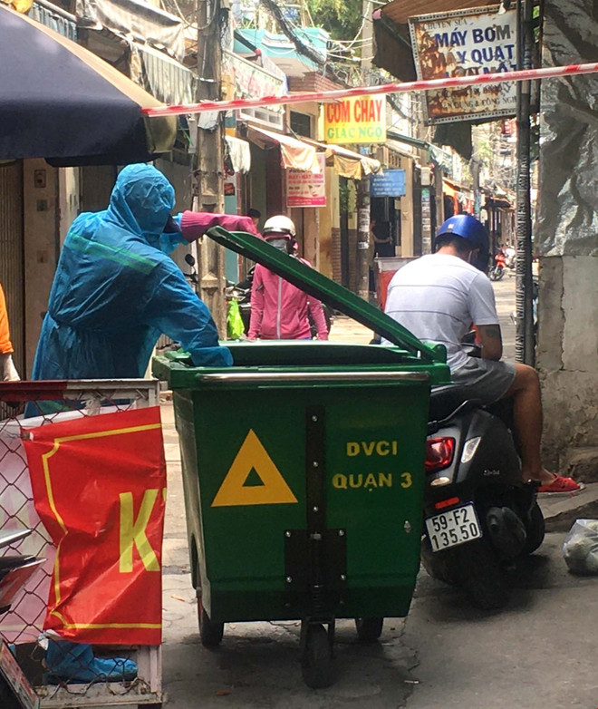 Sức dân ở tâm dịch TP.HCM: Những "chiến sỹ" xung kích tại cơ sở ảnh 2