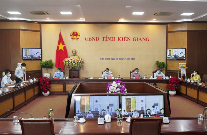 Quang cảnh buổi làm việc. (Ảnh: Hồng Đạt/TTXVN) Bệnh viện Chợ Rẫy hỗ trợ chống dịch và điều trị COVID-19 ở Kiên Giang ảnh 2