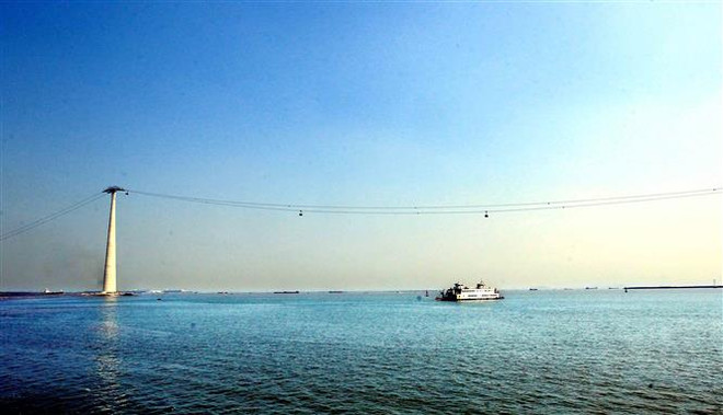 Cáp treo Cát Hải-Phù Long. (Ảnh: An Đăng/TTXVN) Các địa phương triển khai nhiều biện pháp ứng phó với bão số 7 ảnh 1