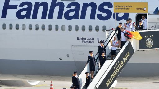 Lễ chào đón hoành tráng đội tuyển Đức vừa trở về từ Brazil ảnh 4