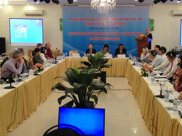 Hội nghị bàn tròn đối thoại Việt-Mỹ về chất độc da cam/dioxin ngày 21/4. (Ảnh: Sỹ Tuyên/TTXVN) Tọa đàm "Đối ngoại nhân dân trong quan hệ Việt Nam-Mỹ" ảnh 1