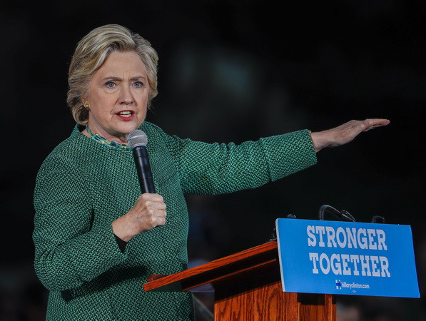 Bầu cử Mỹ: Bà Clinton tiếp tục nới rộng khoảng cách với ông Trump ảnh 1
