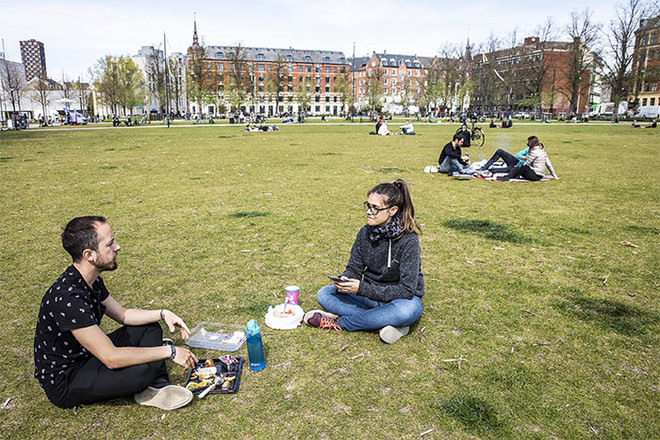 Những bức ảnh 'đánh lừa thị giác' về thực hiện giãn cách xã hội ảnh 4