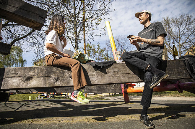 Những bức ảnh 'đánh lừa thị giác' về thực hiện giãn cách xã hội ảnh 8