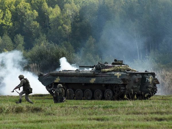 Tổng thống Ukraine nêu lý do cần vũ khí sát thương của Mỹ ảnh 1